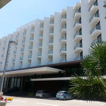 Tsix5 Quarter Hotel Pattaya Ngoại thất bức ảnh