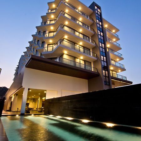 Tsix5 Quarter Hotel Pattaya Ngoại thất bức ảnh