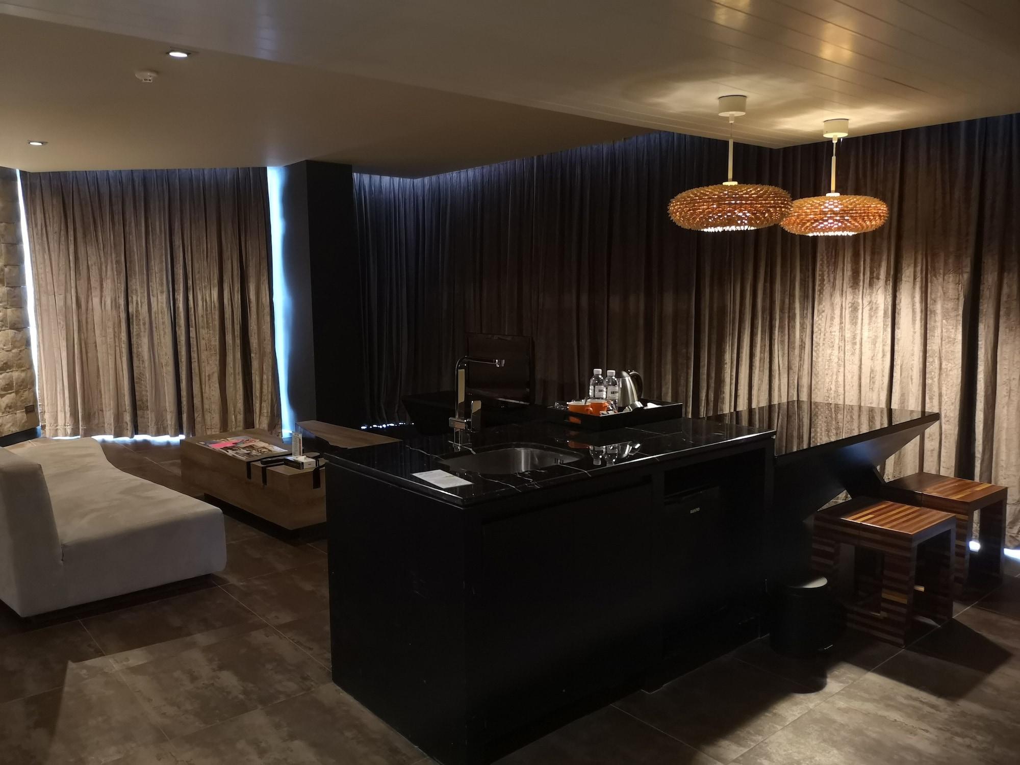 Tsix5 Quarter Hotel Pattaya Ngoại thất bức ảnh