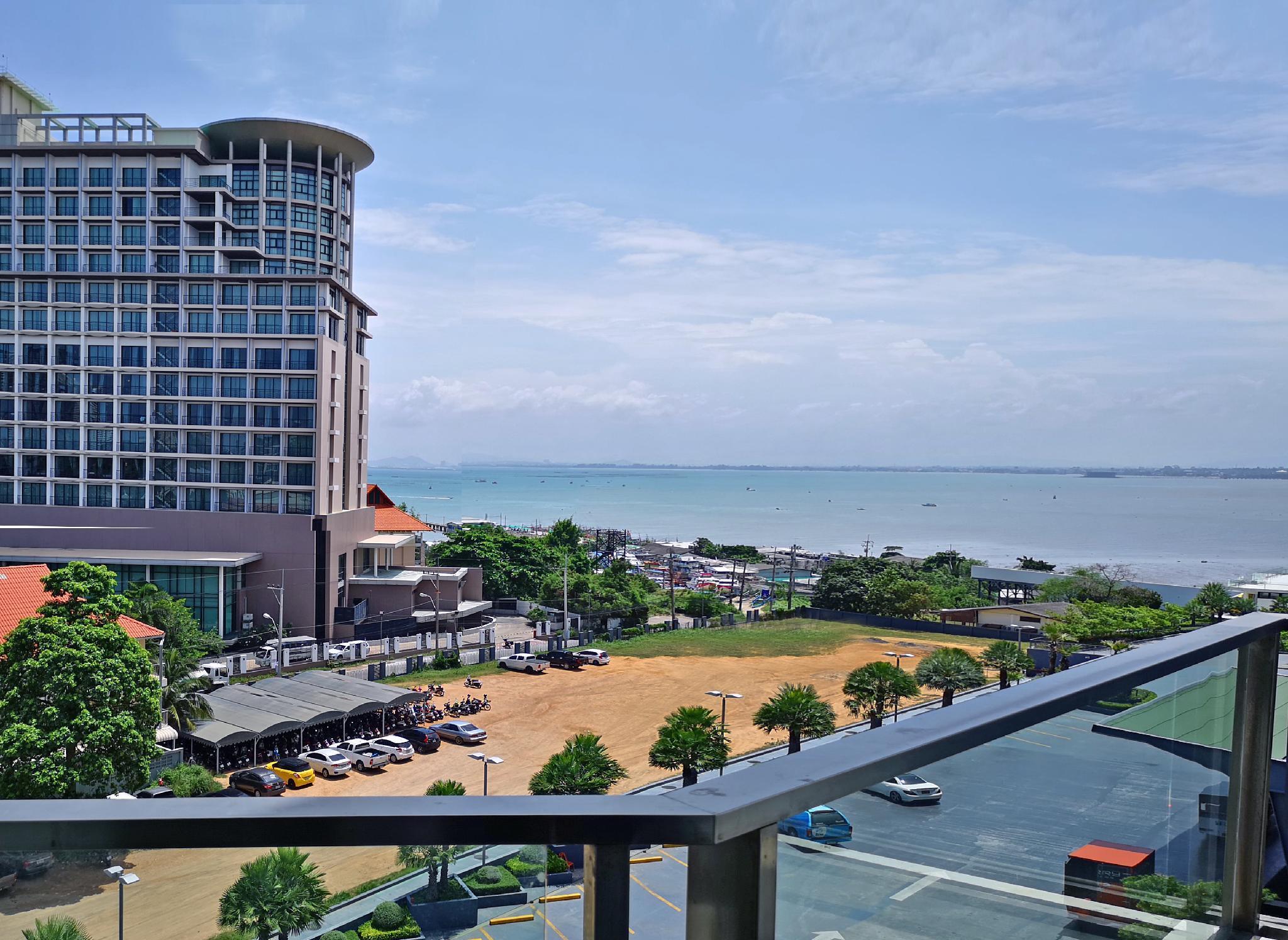 Tsix5 Quarter Hotel Pattaya Ngoại thất bức ảnh