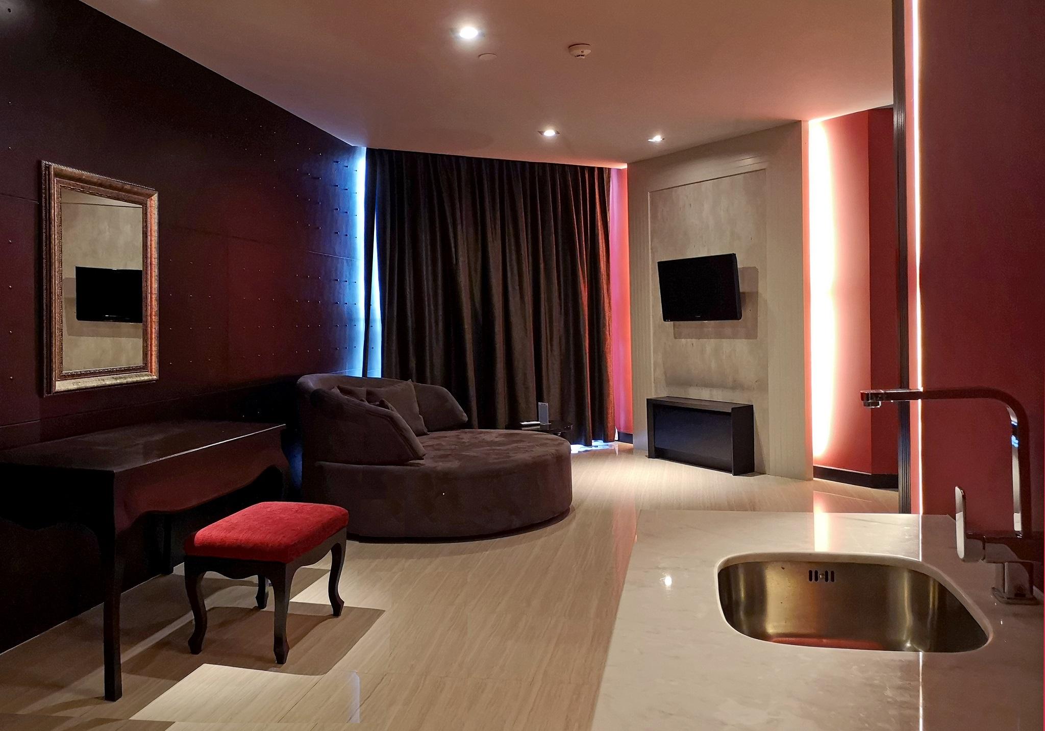 Tsix5 Quarter Hotel Pattaya Ngoại thất bức ảnh