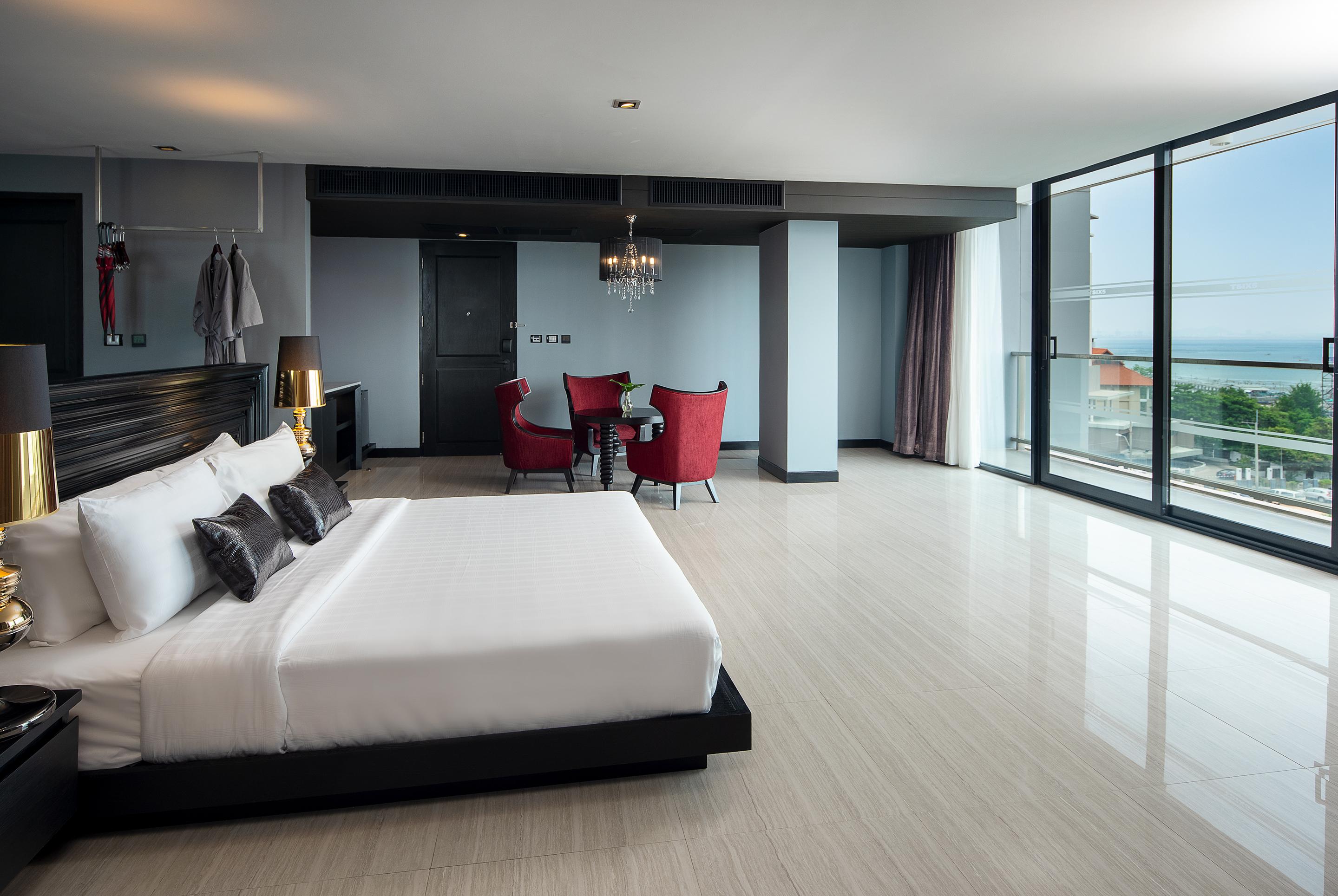 Tsix5 Quarter Hotel Pattaya Ngoại thất bức ảnh