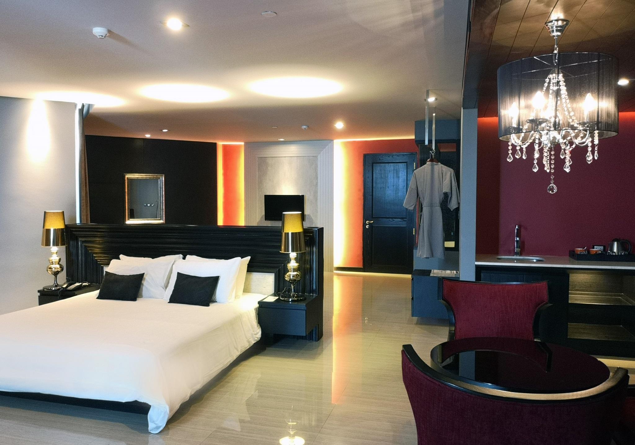 Tsix5 Quarter Hotel Pattaya Ngoại thất bức ảnh