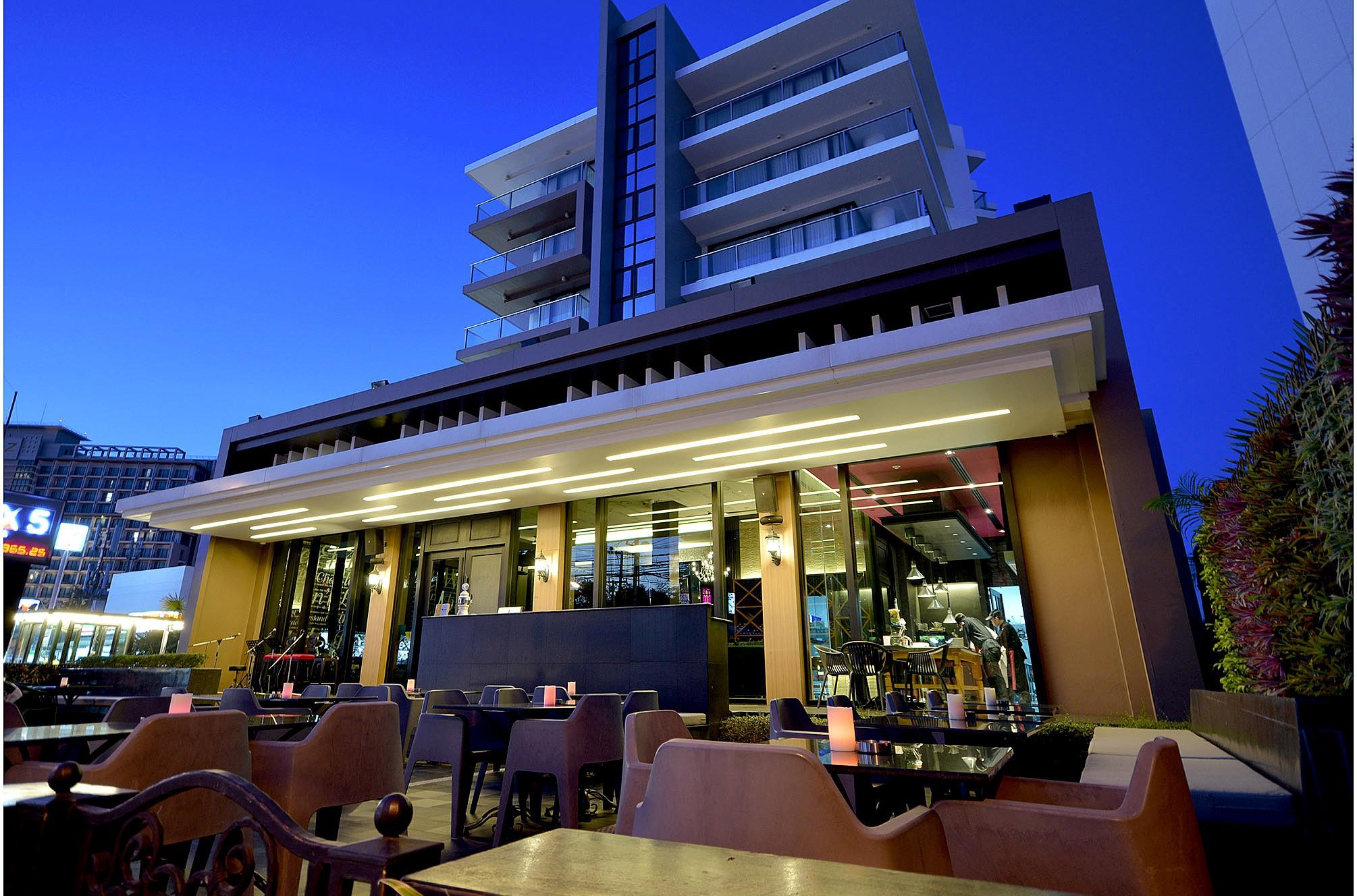 Tsix5 Quarter Hotel Pattaya Ngoại thất bức ảnh