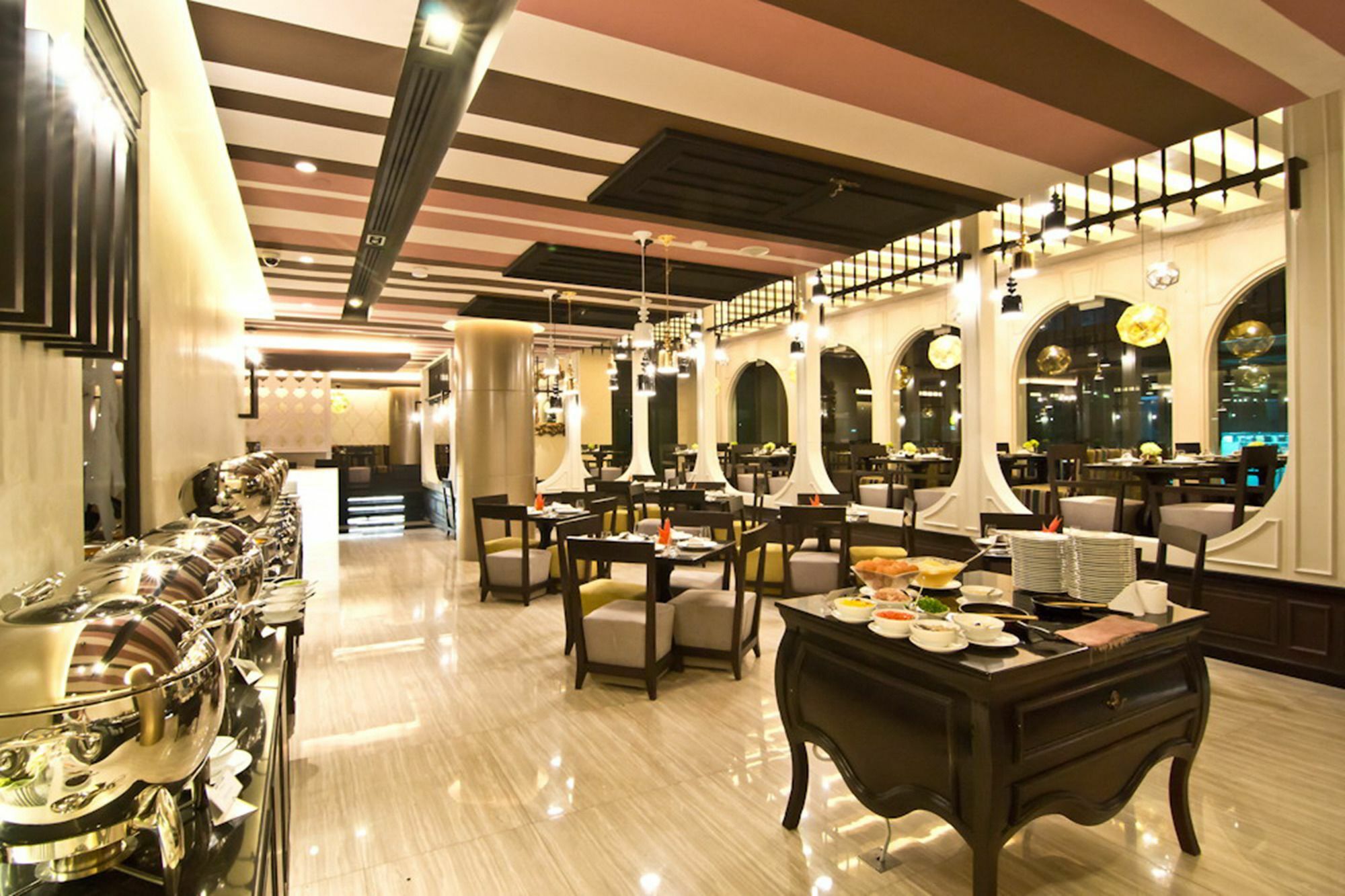 Tsix5 Quarter Hotel Pattaya Ngoại thất bức ảnh